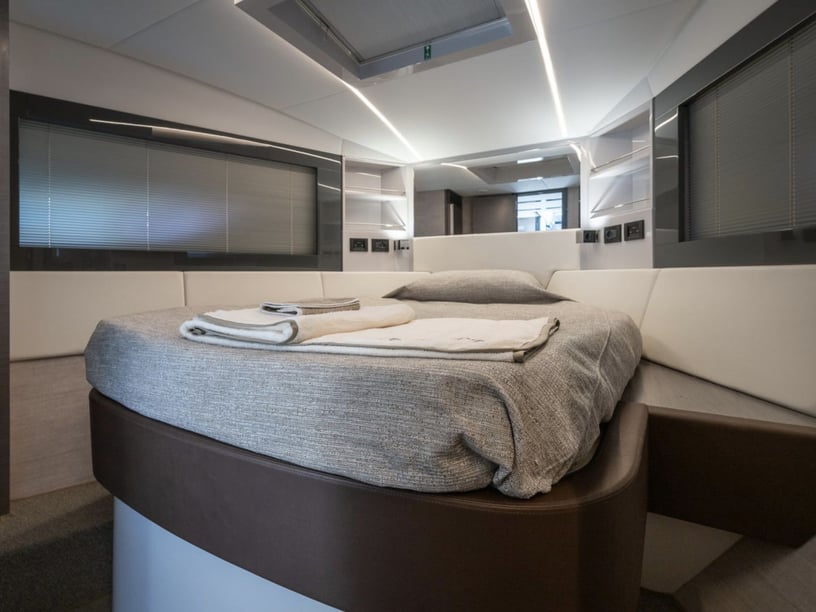 Palma de Mallorca Motorboat 2 cabin 10 berths 10 guests 16.51 m Listing Number: #25300 5