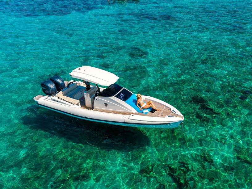 Split Motorboat 2 cabin 2 berths 12 guests 3.1 m Listing Number: #25316