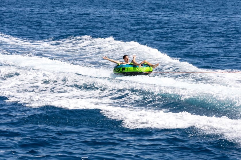 Split Motorboat 2 cabin 2 berths 12 guests 3.1 m Listing Number: #25316 4