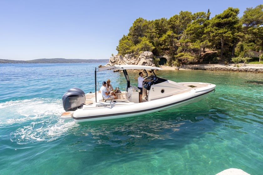 Split Motorboat 2 cabin 2 berths 12 guests 3.1 m Listing Number: #25316 5