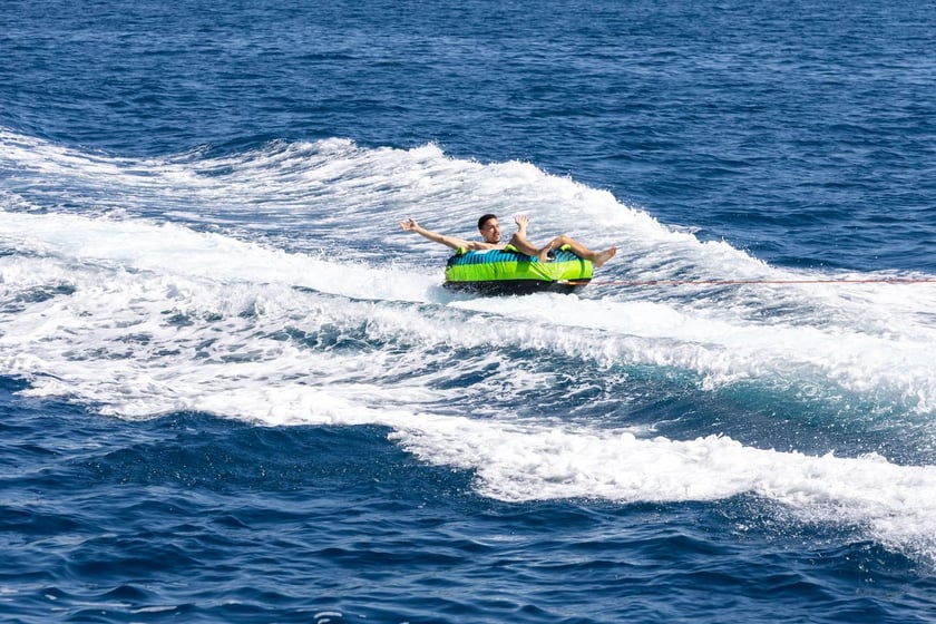 Split Motorboot 2 Kabine 2 Liegeplätze 12 Gäste 3.1 m Nummer des Inserats: #25316 4