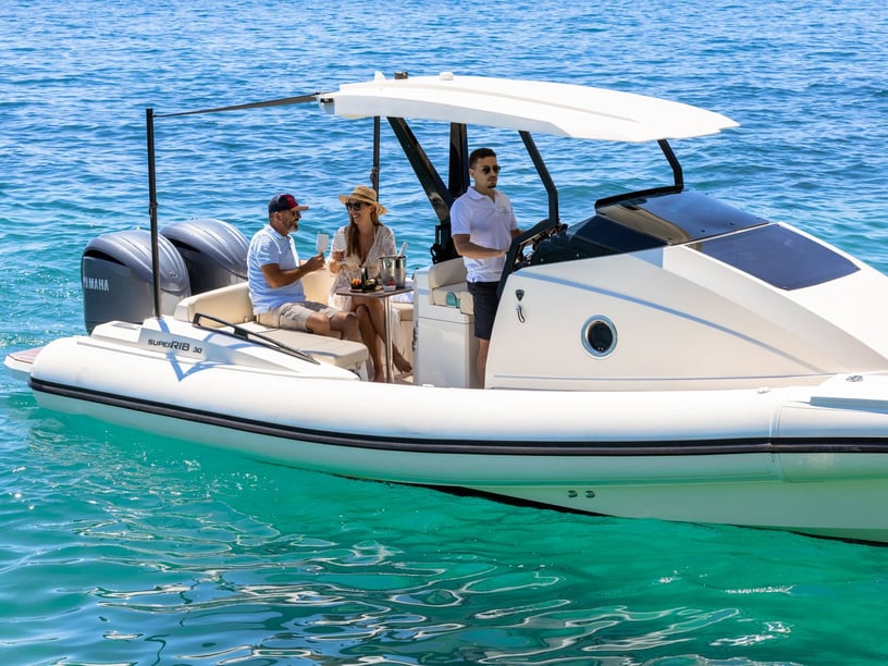 Split Motorboat 2 cabin 2 berths 12 guests 3.1 m Listing Number: #25316 2