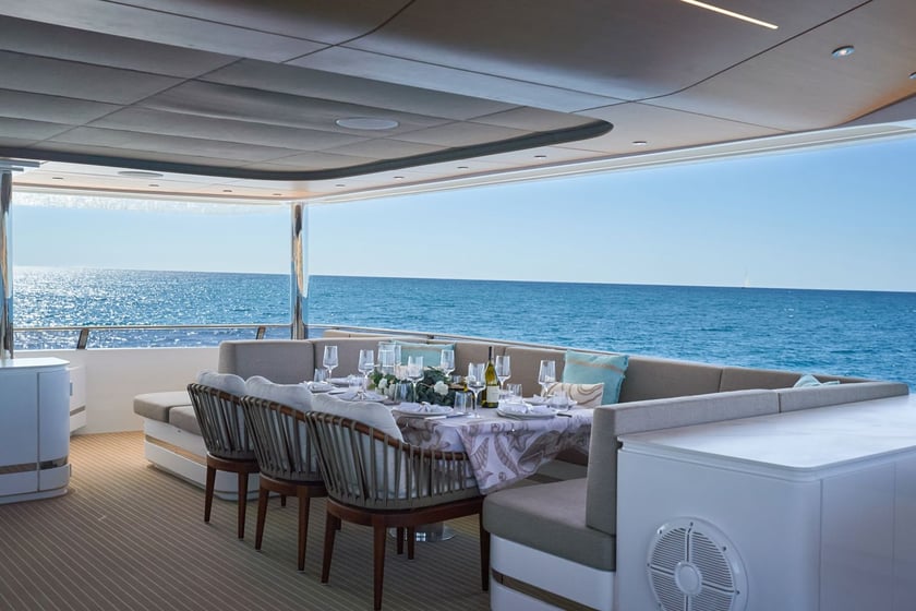 Imperia Catamarán Cabina 4  9  literas 12  invitados 24.3 m Número de anuncio: #25320 4