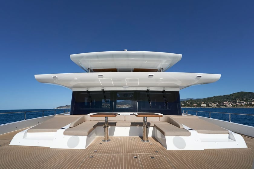 Imperia Catamarán Cabina 4  9  literas 12  invitados 24.3 m Número de anuncio: #25320 3