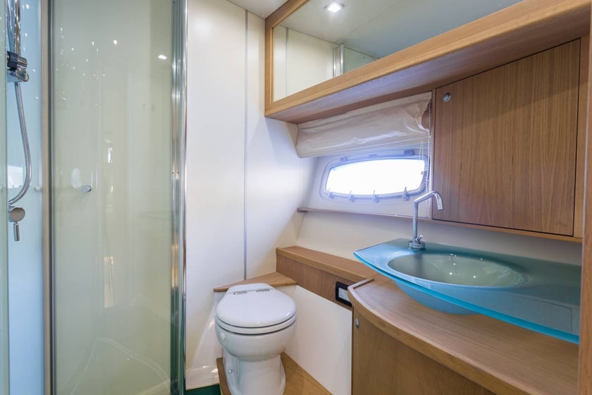 Split Motor Yacht 3 cabin 6 berths 14 guests 17.07 m Listing Number: #25324 4