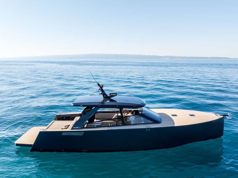 Split Motorboot 1 Kabine 2 Liegeplätze 12 Gäste 13.7 m Nummer des Inserats: #25329