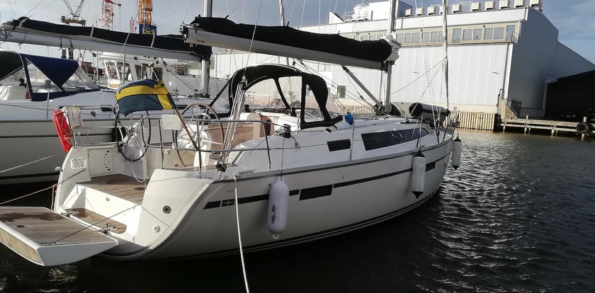 Göteborg Sailboat 3 cabin 7 berths 7 guests 11.33 m Listing Number: #2533