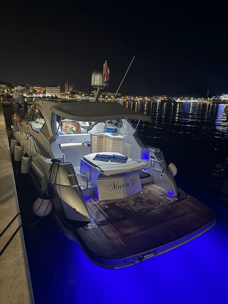 Split Bateau à moteur Cabine 3  Couchettes 5  Invités 5  12.2 m Numéro de l'annonce: #25332 4