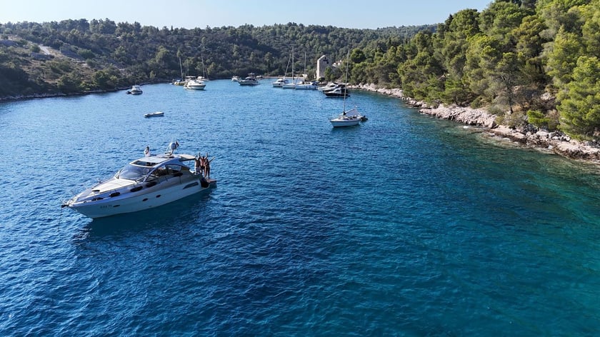Split Bateau à moteur Cabine 3  Couchettes 5  Invités 5  12.2 m Numéro de l'annonce: #25332 5