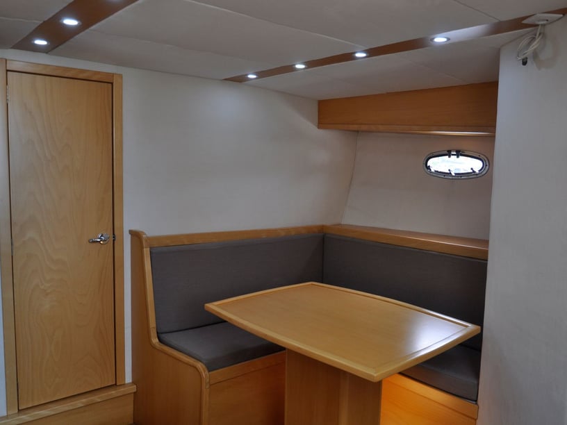 Portimão Motorboot 2 Kabine  8 Gäste 9.8 m Nummer des Inserats: #25341 3