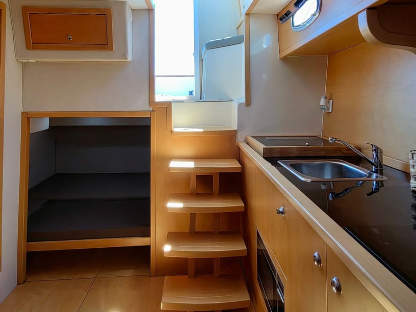Portimão Motorboot Cabine 2   8  gasten 9.8 m Lijstnummer: #25341 5