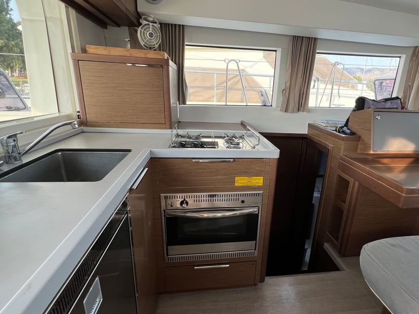 Athene Catamaran Cabine 6  12  slaapplaatsen 12  gasten 11.89 m Lijstnummer: #25354 3