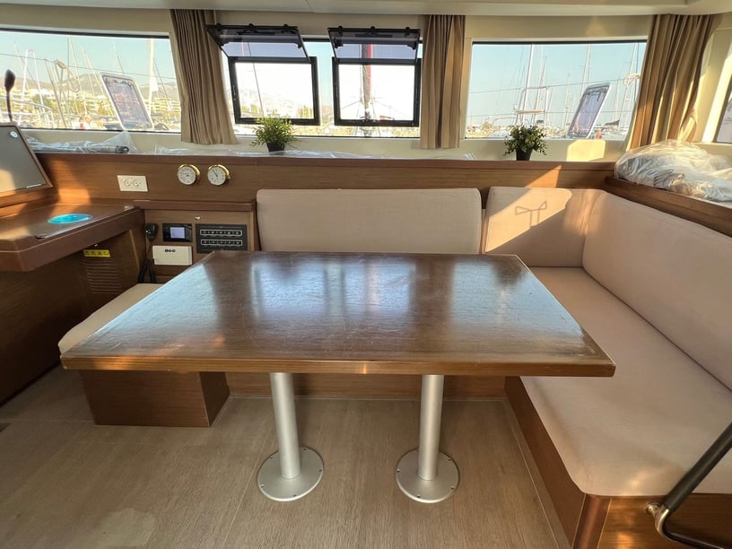 Athene Catamaran Cabine 6  12  slaapplaatsen 12  gasten 11.89 m Lijstnummer: #25354 2