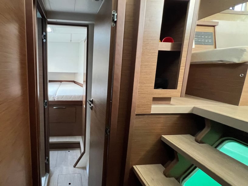 Athene Catamaran Cabine 6  12  slaapplaatsen 12  gasten 11.89 m Lijstnummer: #25354 4