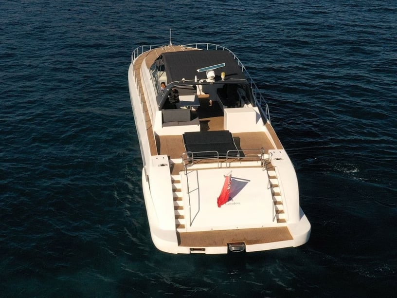 Syrakus  Motoryacht 3 Kabine 6 Liegeplätze 6 Gäste 23 m Nummer des Inserats: #25368 3