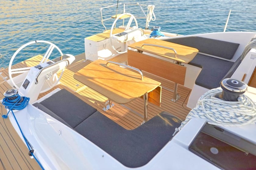 Pirovac Segelboot 4 Kabine 9 Liegeplätze 10 Gäste 13.7 m Nummer des Inserats: #25369 4