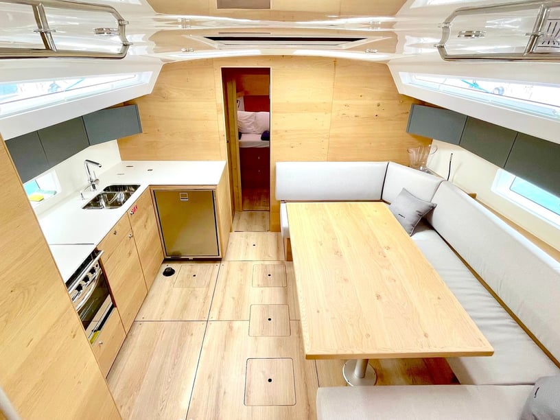 Pirovac Segelboot 4 Kabine 9 Liegeplätze 10 Gäste 13.7 m Nummer des Inserats: #25369 2