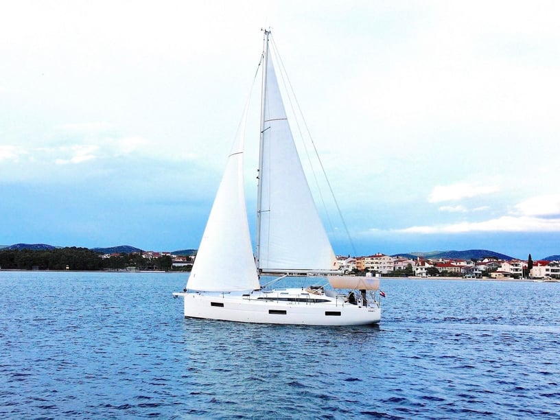 Pirovac Segelboot 4 Kabine 9 Liegeplätze 10 Gäste 13.7 m Nummer des Inserats: #25369