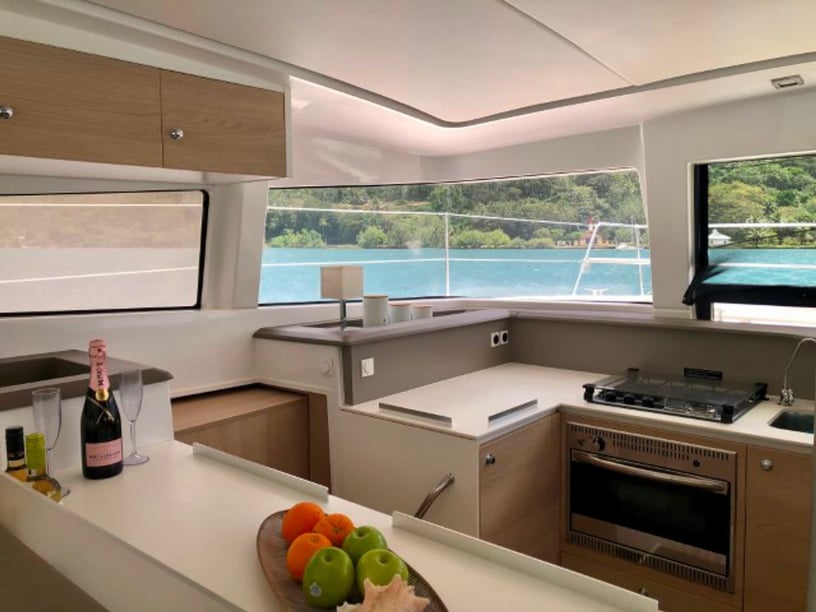 Piombino Catamaran Cabine 4  Couchettes 10  Invités 10  12.37 m Numéro de l'annonce: #25372 2