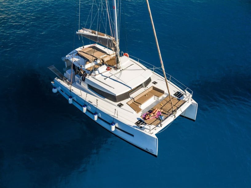 Piombino Catamaran Cabine 4  Couchettes 10  Invités 10  12.37 m Numéro de l'annonce: #25372