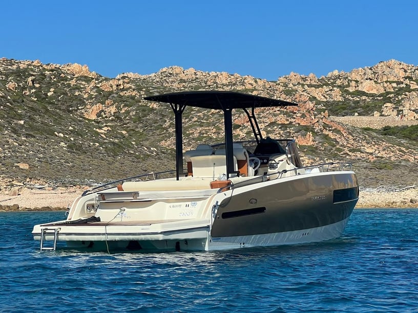 Porto Rotondo Bateau à moteur Cabine 1   Invités 2  7.97 m Numéro de l'annonce: #25392 5