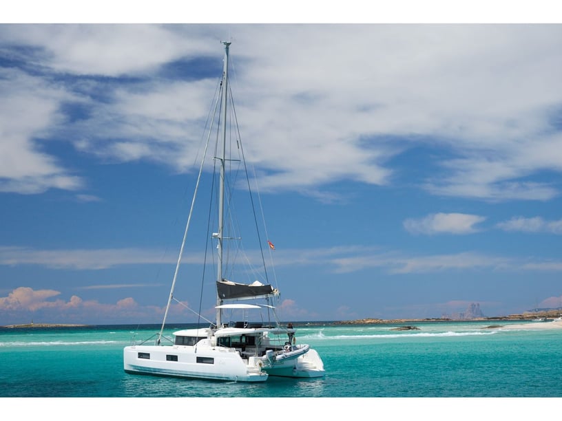 Sant Antoni de Portmany Catamaran Cabine 6  12  slaapplaatsen 12  gasten 13.99 m Lijstnummer: #25401