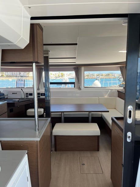 Sant Antoni de Portmany Catamaran Cabine 6  12  slaapplaatsen 12  gasten 13.99 m Lijstnummer: #25401 3