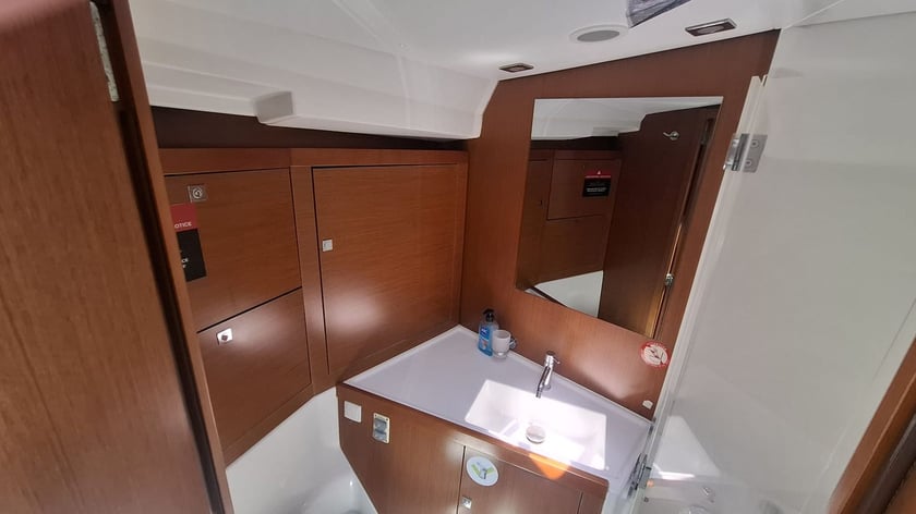 Herceg Novi Yelkenli 3 kabin Konaklama 6 kişi Seyir 6 kişi 13.85 m İlan No: #25412 3