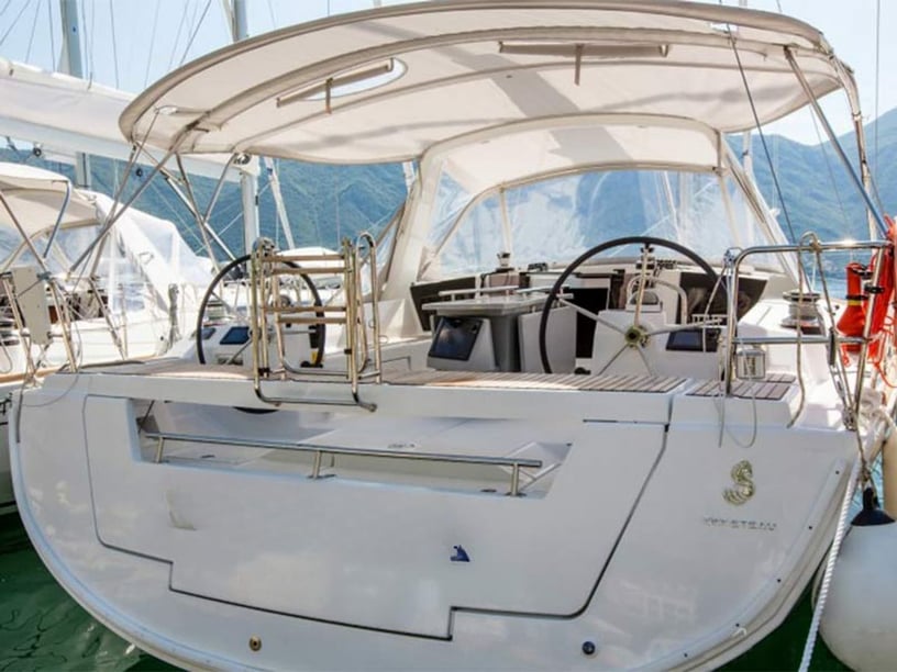 Herceg Novi Voilier Cabine 3  Couchettes 6  Invités 6  13.85 m Numéro de l'annonce: #25412 3