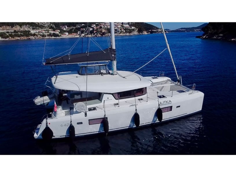 Dubrovnik Catamaran 3 cabin 8 berths 8 guests 12.94 m Listing Number: #25416 2