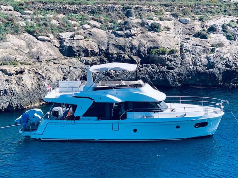 Msida Motorboot 3 Kabine 6 Liegeplätze 6 Gäste 14.74 m Nummer des Inserats: #25423