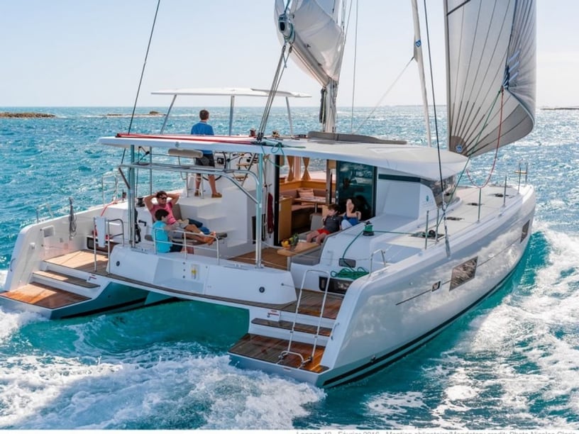 Pointe a Pitre Catamaran 4 cabin 10 berths 10 guests 12.8 m Listing Number: #25430 2