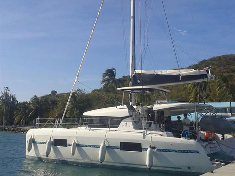 Martinique Catamaran 4 cabin 10 berths 10 guests 12.8 m Listing Number: #25432