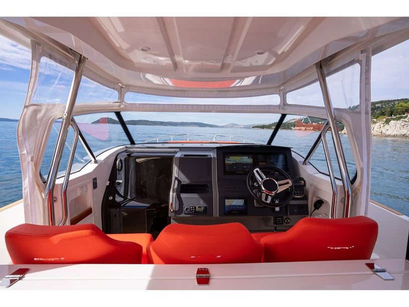Split Motorboot 2 Kabine 4 Liegeplätze 4 Gäste 12.4 m Nummer des Inserats: #25437 2