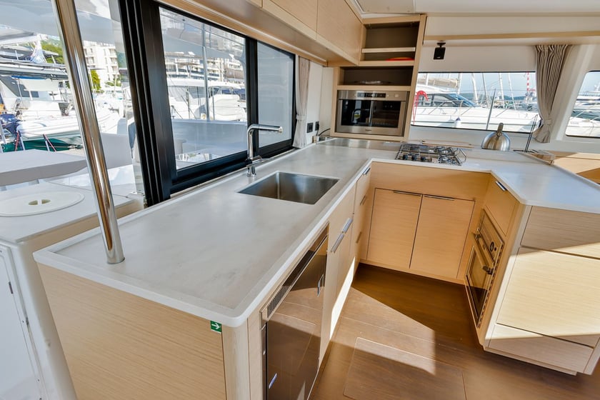 Tivat Catamaran 4 cabin 8 berths 12 guests 13.99 m Listing Number: #25444 4