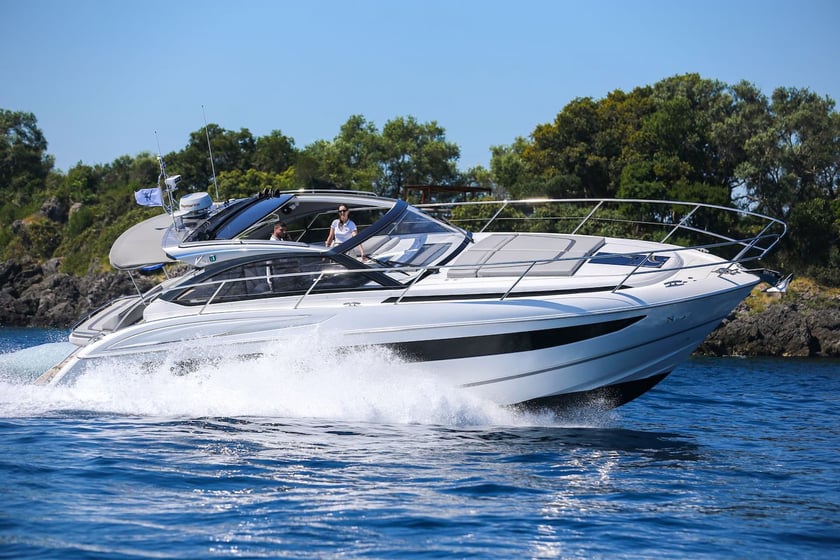 Gouvia Bateau à moteur Cabine 2  Couchettes 4  Invités 4  12.98 m Numéro de l'annonce: #25448 5
