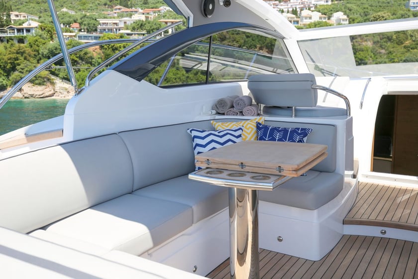 Gouvia Motorboot 2 Kabine 4 Liegeplätze 4 Gäste 12.98 m Nummer des Inserats: #25448 4