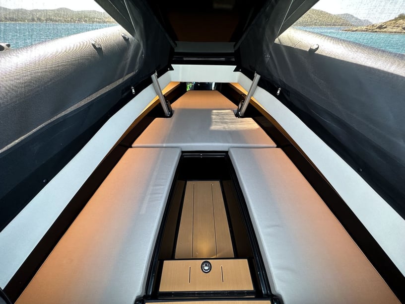 Agios Ioannis Peristeron Motorboot   9 Gäste 10.65 m Nummer des Inserats: #25451 3
