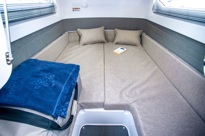 Lavrion Motorboat 2 cabin 4 berths 10 guests 11.6 m Listing Number: #25455 3
