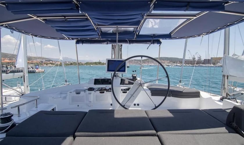 Sant Antoni de Portmany Catamaran Cabine 6  Couchettes 12  Invités 12  15.85 m Numéro de l'annonce: #25457 5