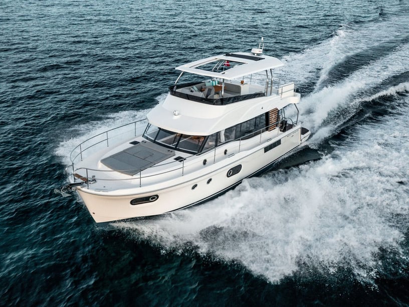 Portimão Motorboot Cabine 3  6  slaapplaatsen 6  gasten 14.74 m Lijstnummer: #25460