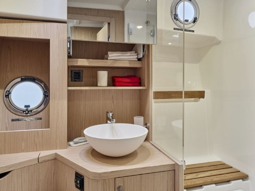 Portimao Sürat Teknesi 3 kabin Konaklama 10 kişi Seyir 14 kişi 24 m İlan No: #25460 5