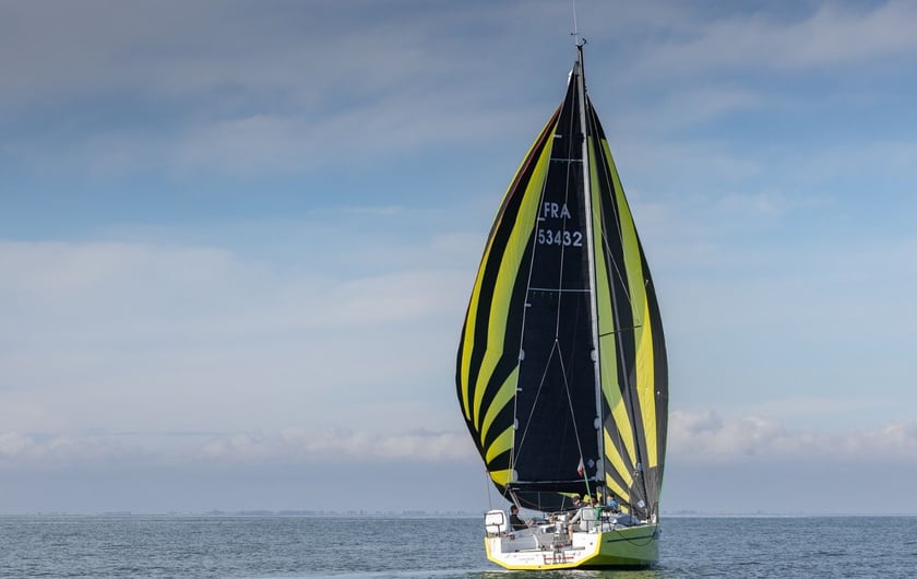 La Rochelle Sailboat 1 cabin 2 berths 2 guests 8.9 m Listing Number: #25462 3
