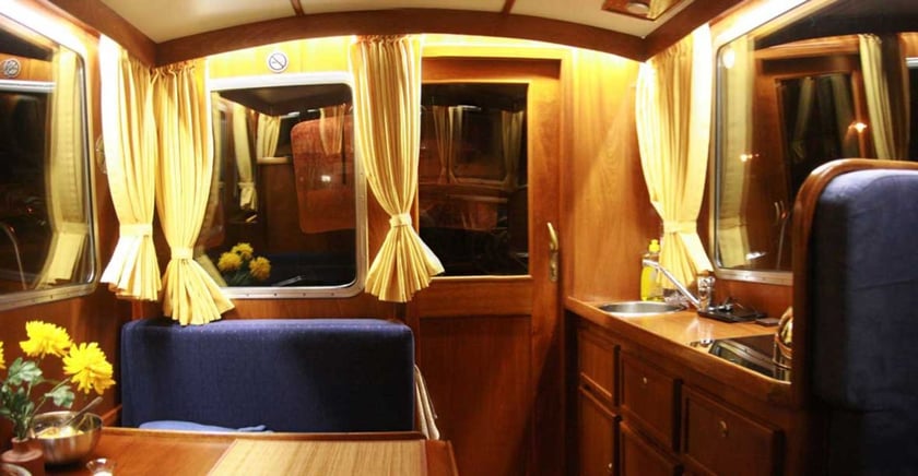 Rechlin Motorboat 1 cabin 4 berths 4 guests 8.96 m Listing Number: #25467 5