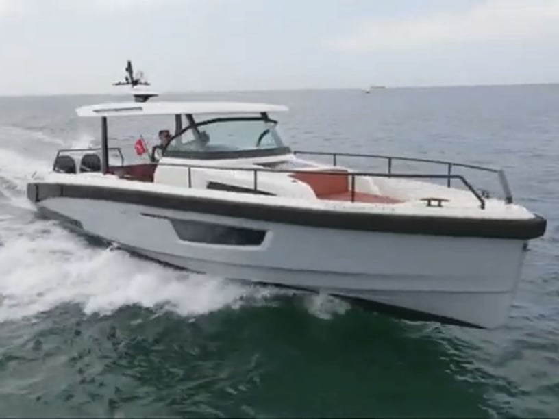 La Spezia Motorboat 1 cabin 2 berths 8 guests 12.06 m Listing Number: #25472 5