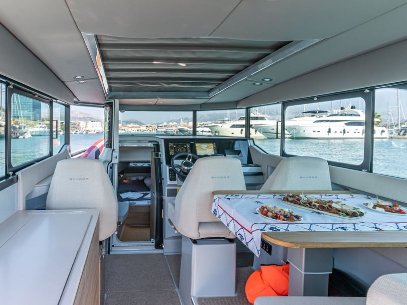 Hellinikon - Athens Motorboat 1 cabin 2 berths 9 guests 10.28 m Listing Number: #25475 2