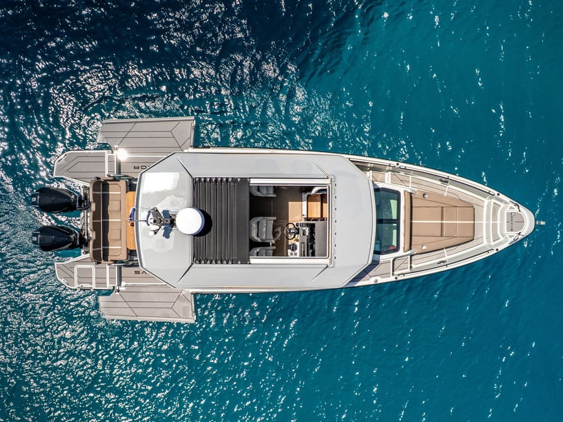 Hellinikon - Athènes Bateau à moteur Cabine 1  Couchettes 2  Invités 9  10.28 m Numéro de l'annonce: #25475