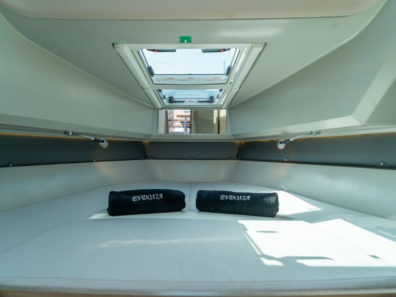 Hellinikon - Athènes Bateau à moteur Cabine 1  Couchettes 2  Invités 9  10.28 m Numéro de l'annonce: #25475 2