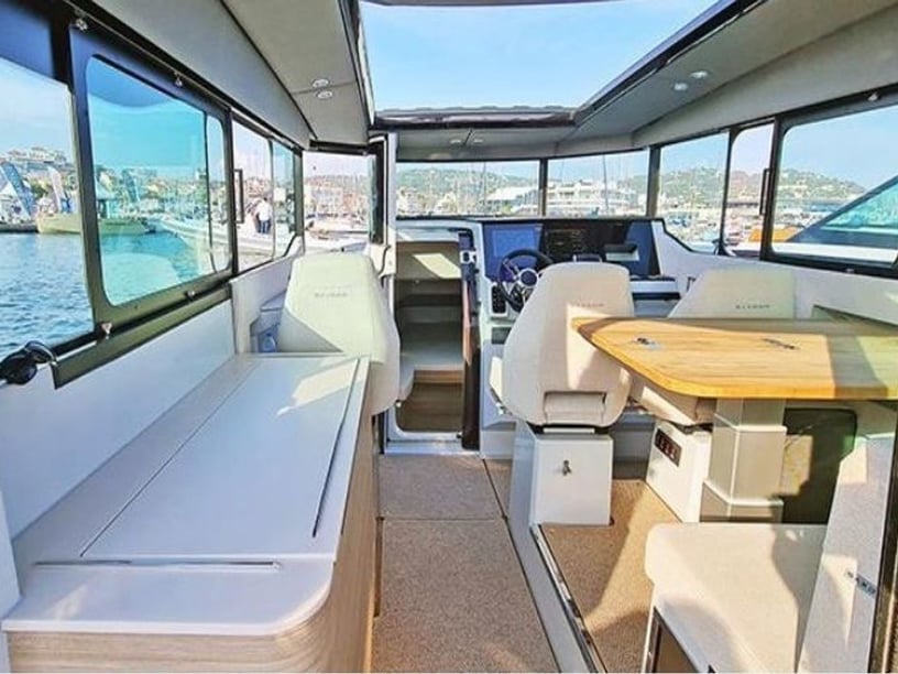 Hellinikon - Athens Motorboat 1 cabin 2 berths 9 guests 10.28 m Listing Number: #25475 4