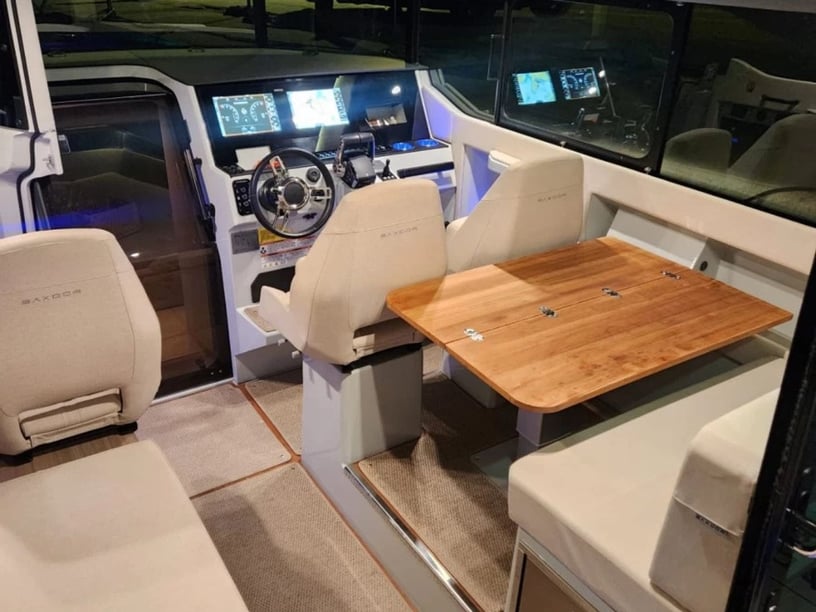 Hellinikon - Athens Motorboat 1 cabin 2 berths 9 guests 10.28 m Listing Number: #25475 5